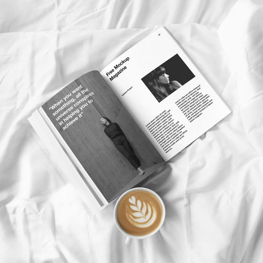 床上的咖啡和书籍画册封面贴图样机