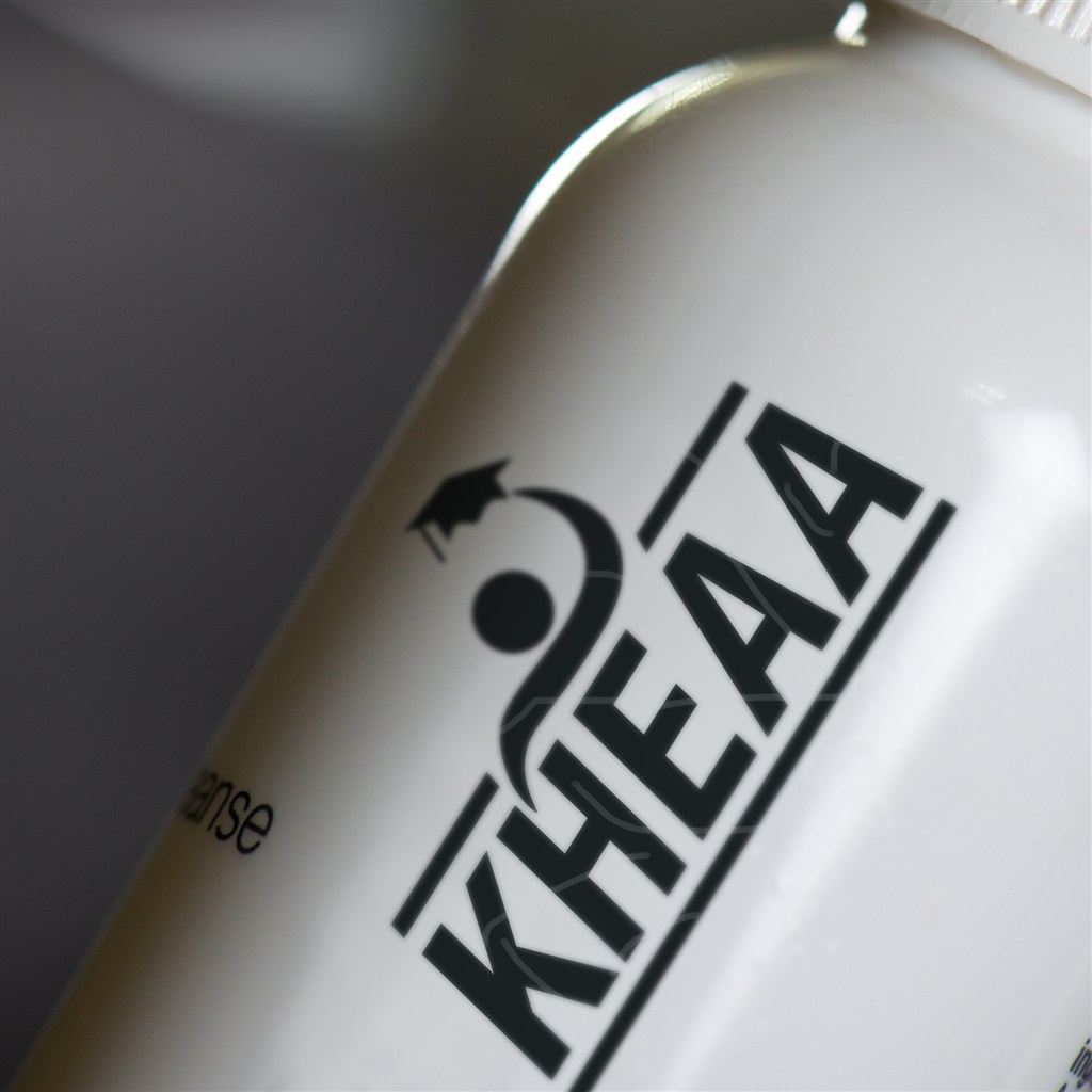 白色水瓶瓶身logo样机