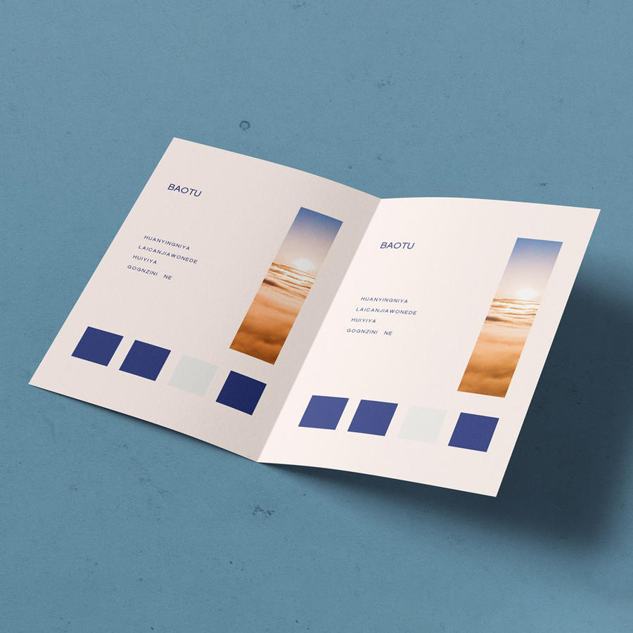 简约大气的折页画册样机