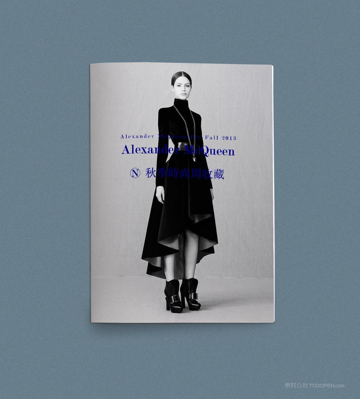 简约黑色调服装店宣传册企业画册封面样机正面