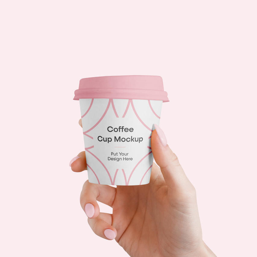 手拉咖啡杯样机素材