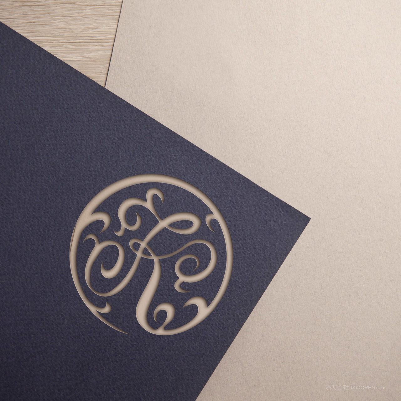 纸张上的镂空logo企业标志贴图样机