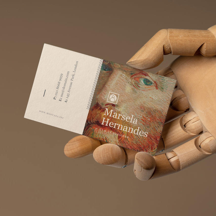 美术艺术展览馆木偶手拿名片样机