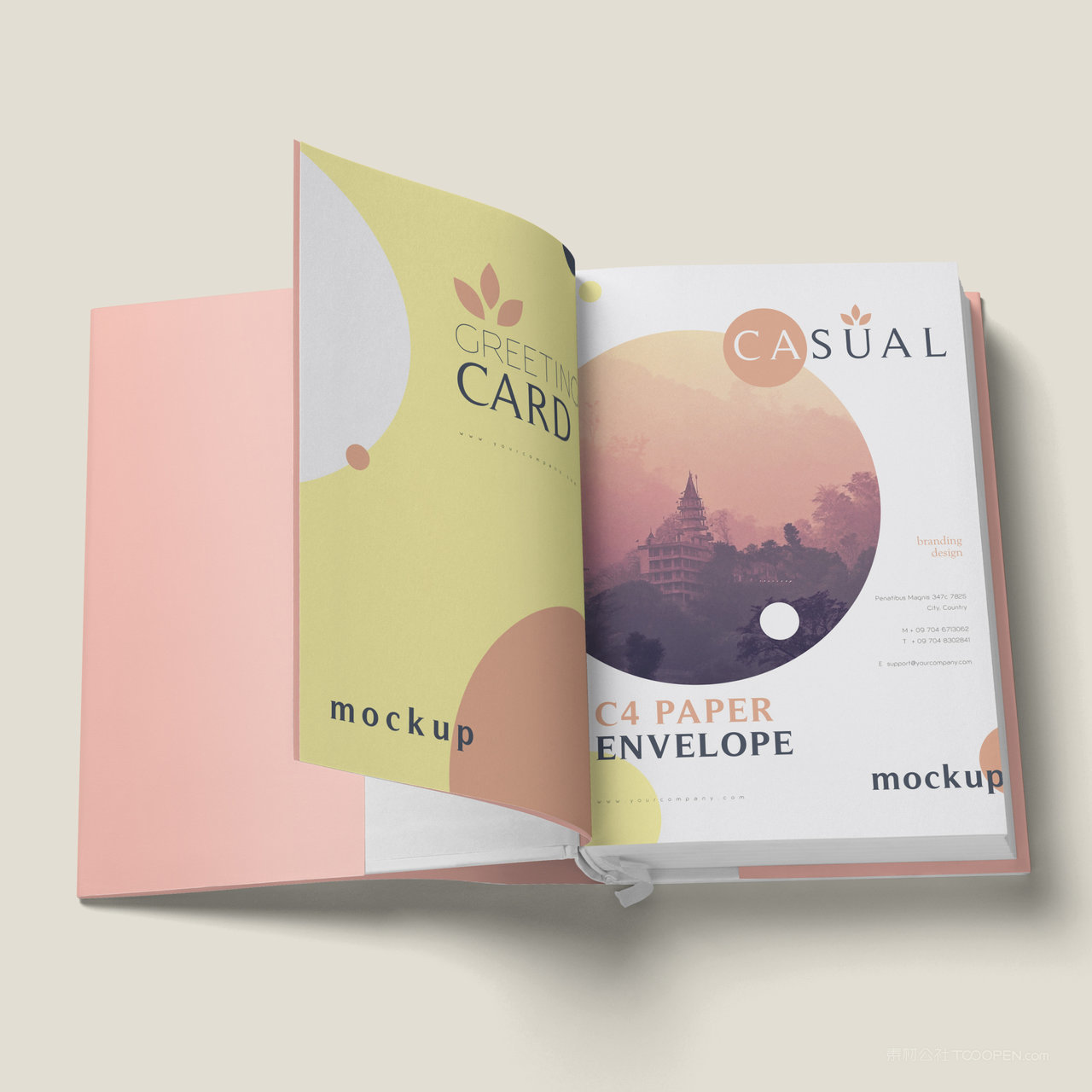 打开的精装书籍画册贴图样机