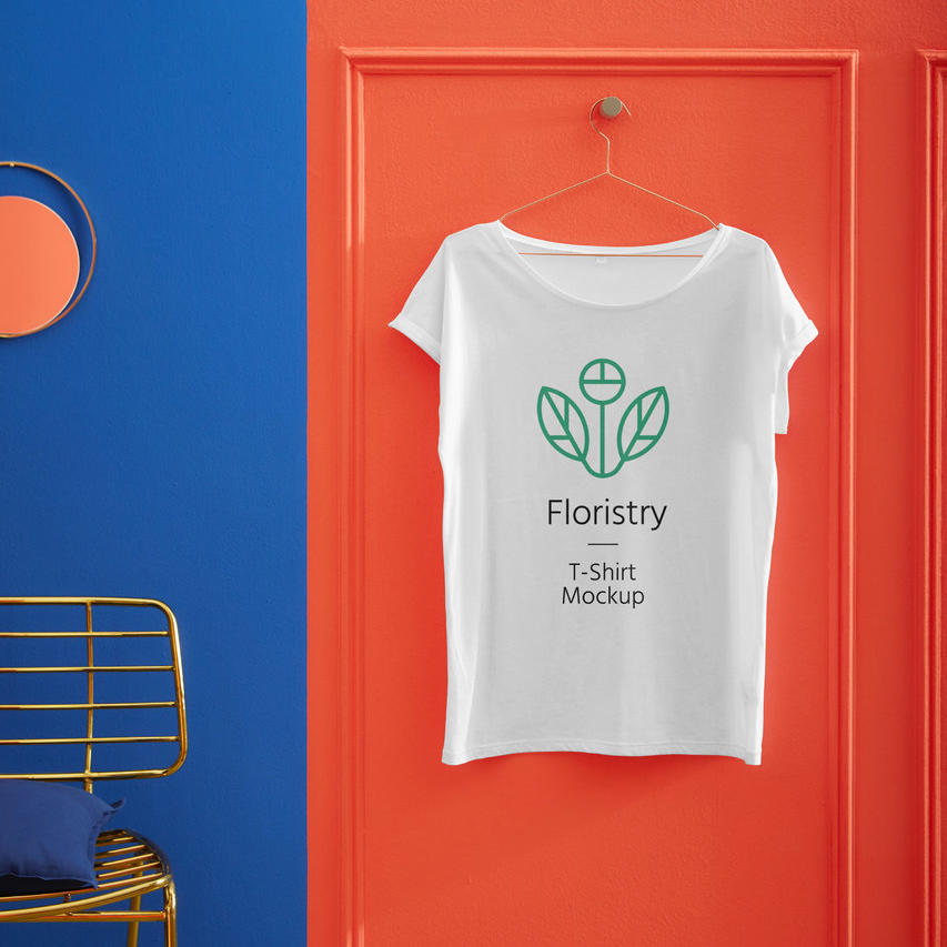 挂着的T恤PSD样机