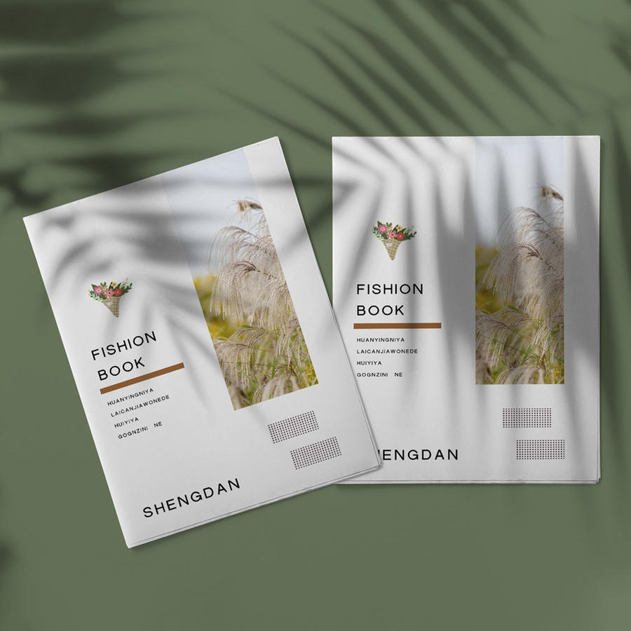 清新绿色光影下画册封面样机