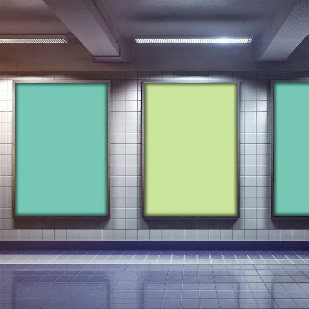 地铁里的海报灯箱样机