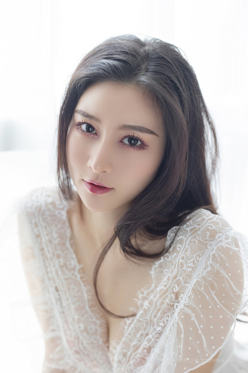 精品国产美女AV久久久久极品艺术照合集一区下载