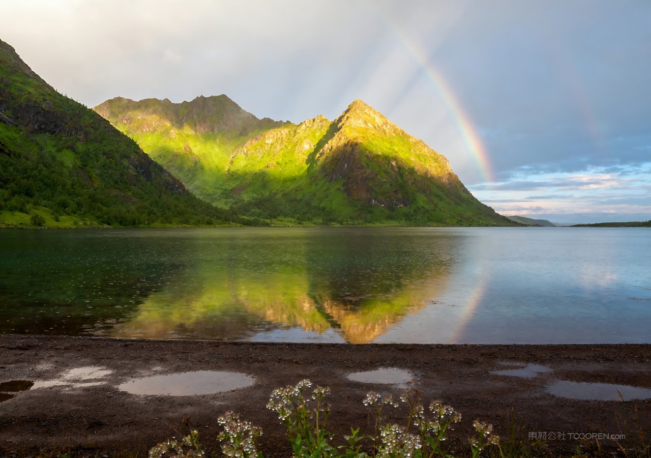 自然湖泊风景群山山峰山水唯美天空