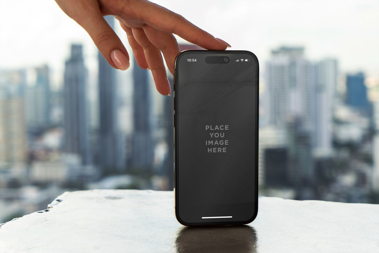 手拿手机屏幕场景样机