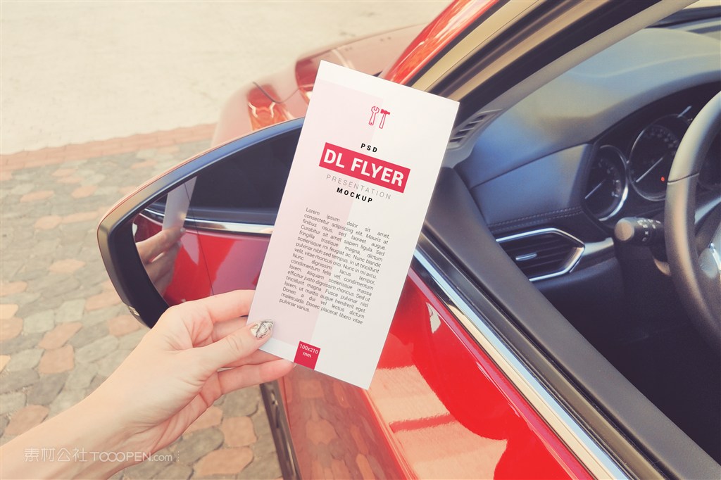 手持传单海报样机素材