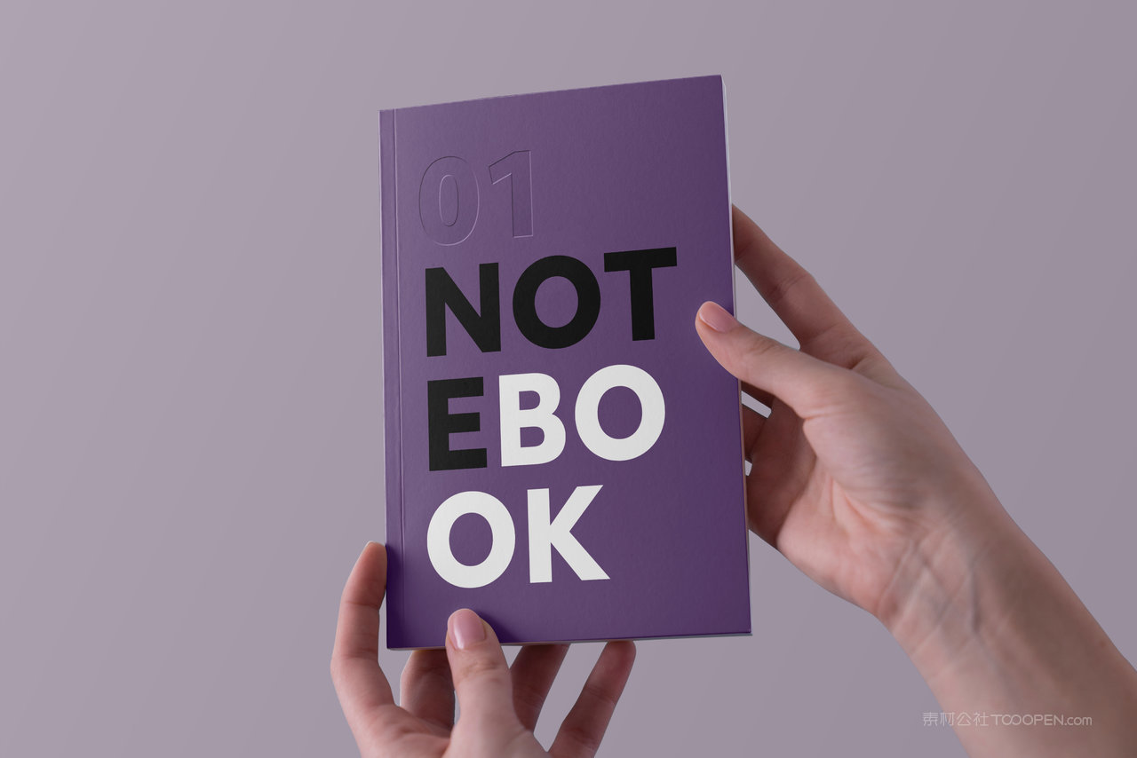 手拿书籍画册封面展示贴图样机