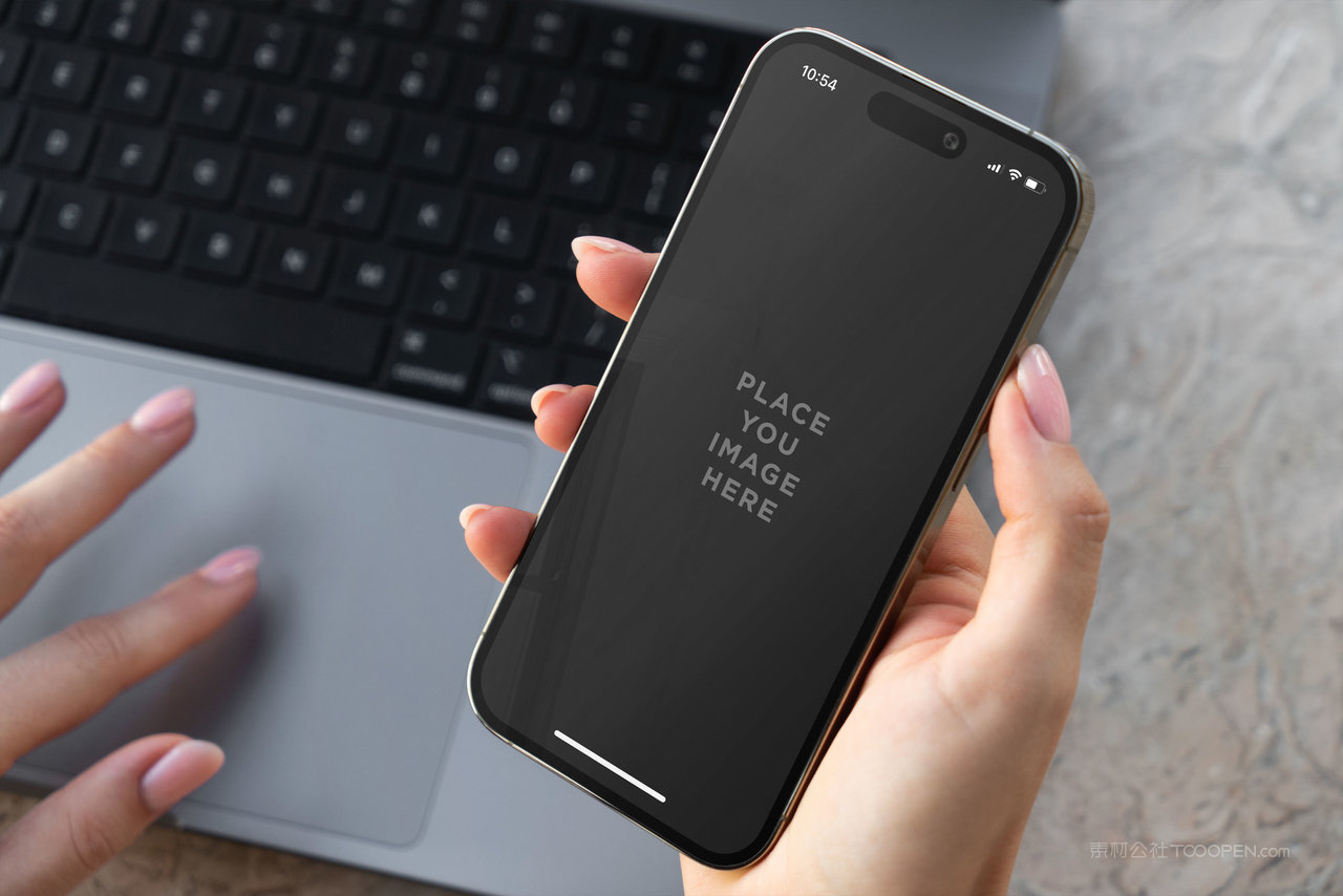 手拿手机屏幕场景样机