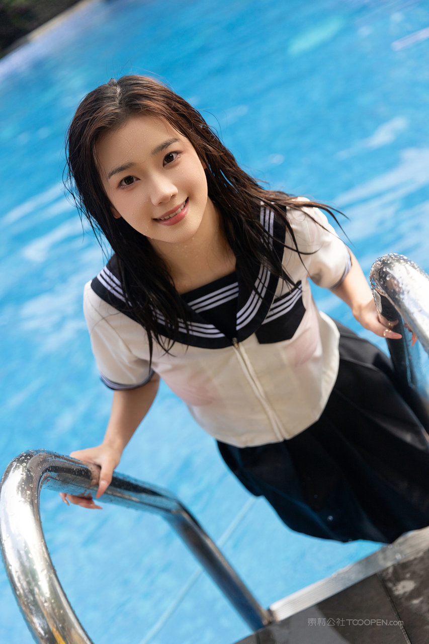 清纯学妹湿身特写