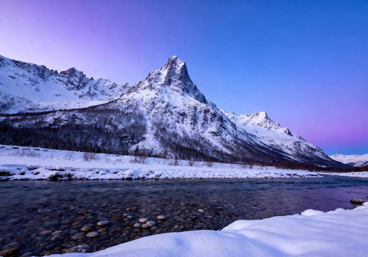 自然山水冬天山峰冬季风景雪景唯美河流