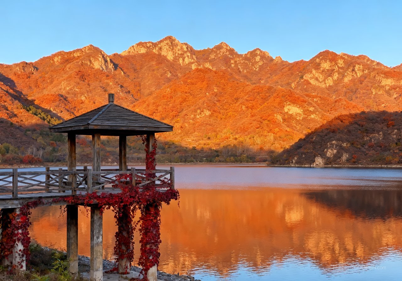 唯美山峰意境山水天空青山秋天湖泊