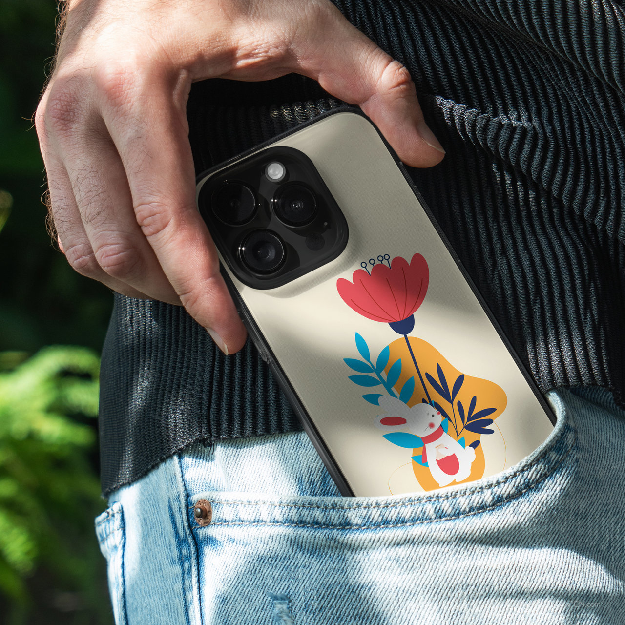 口袋里的手机iPhone14贴图样机