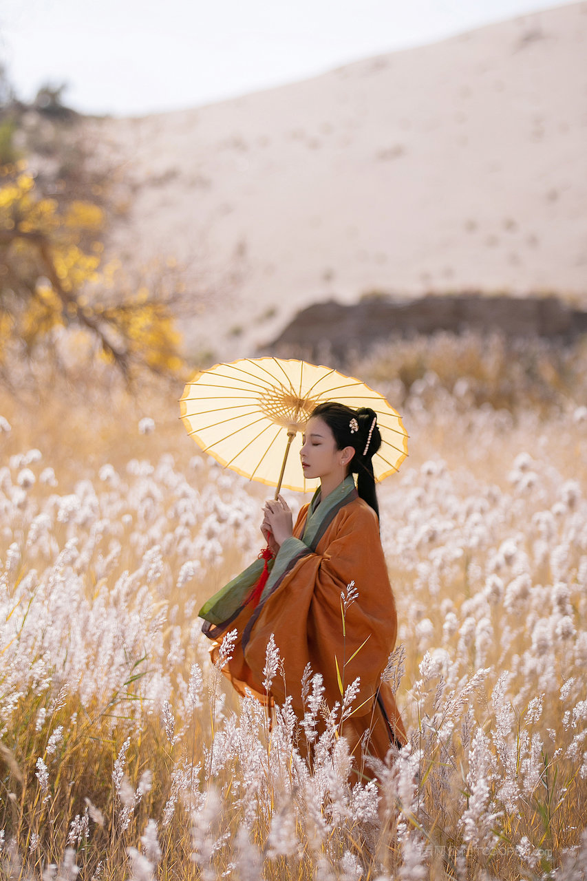 唯美意境古风汉服女生户外艺术摄影高清图片