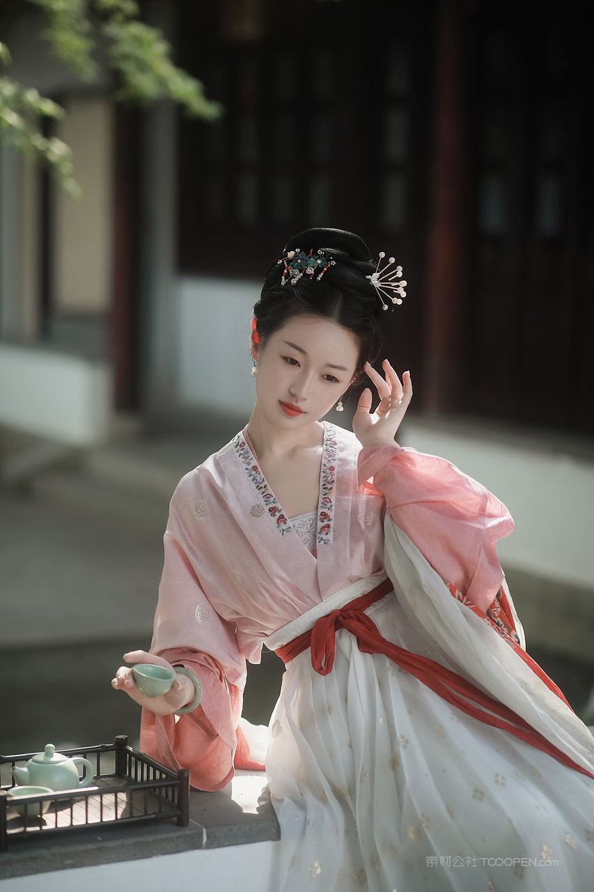 微醺的古装美女高清艺术写真图片