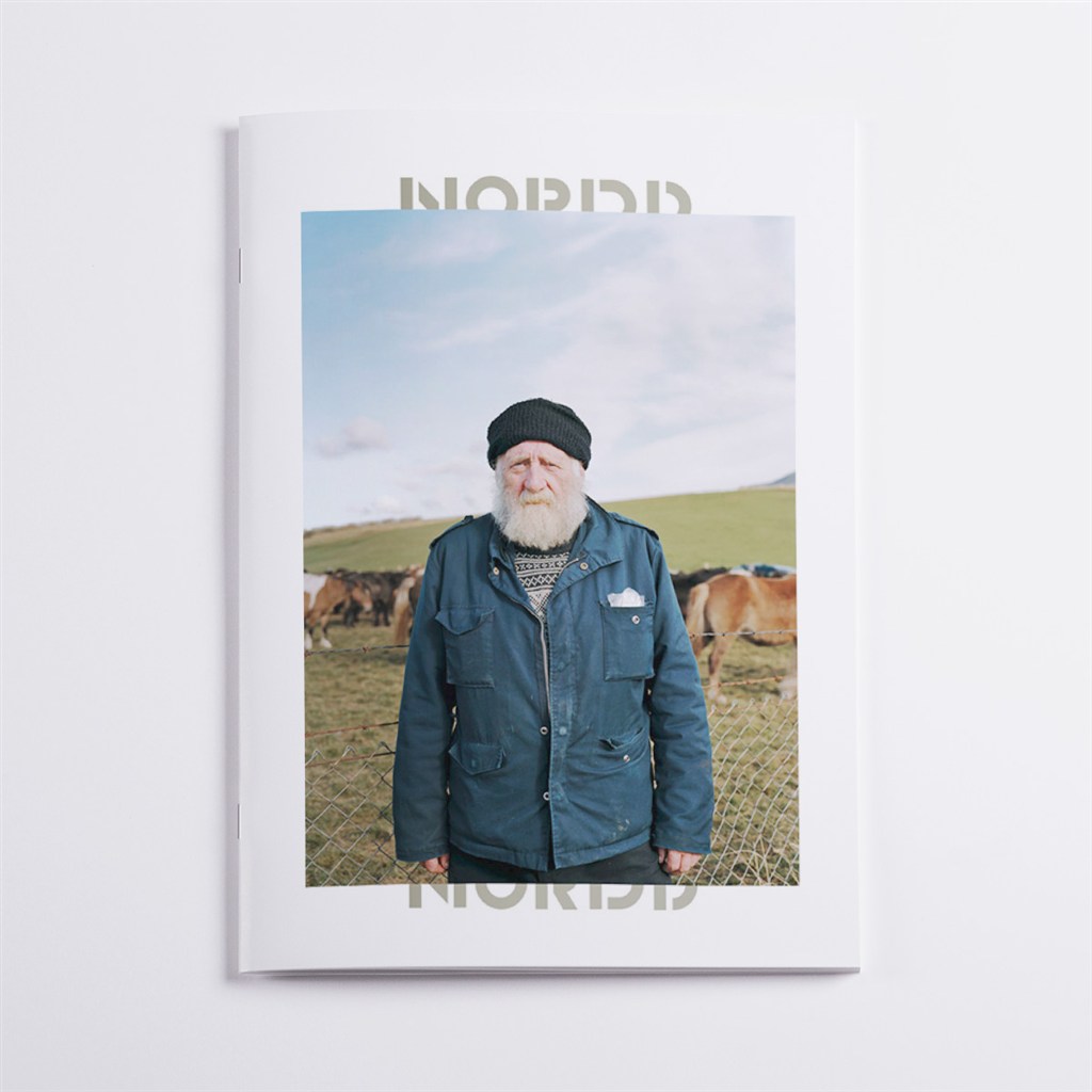 高端餐饮食品vi册子封面样机模板