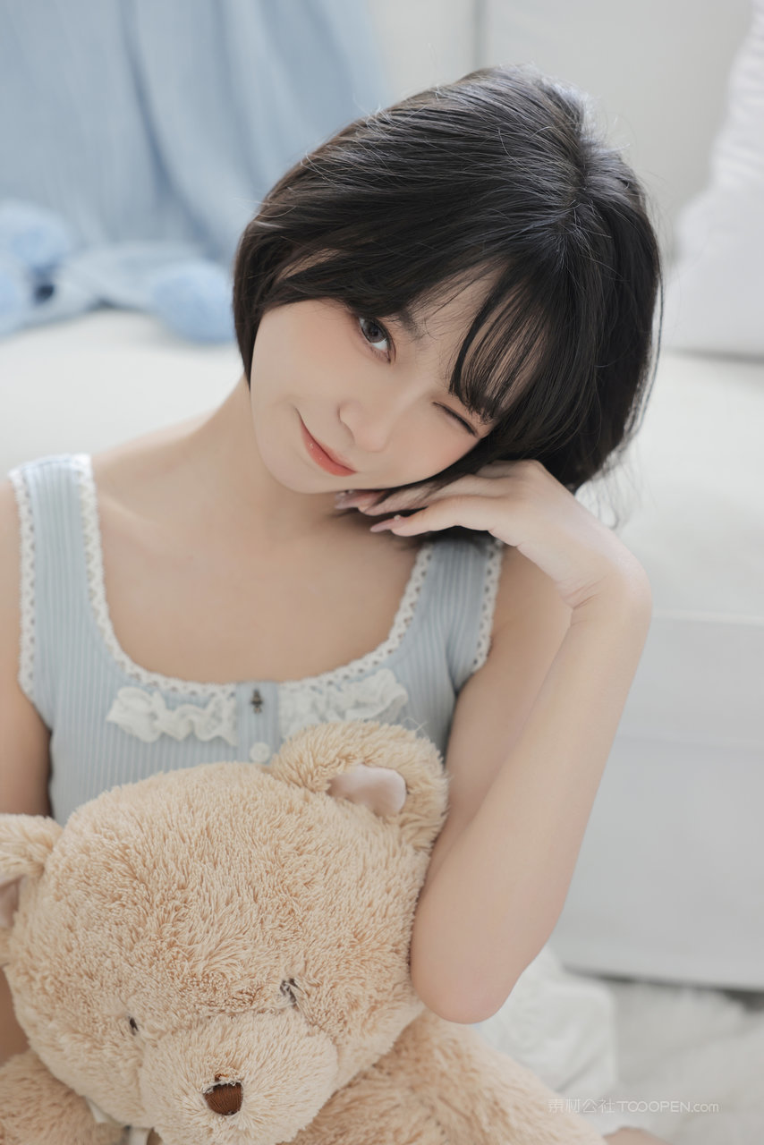 俏皮可爱少女自拍图片