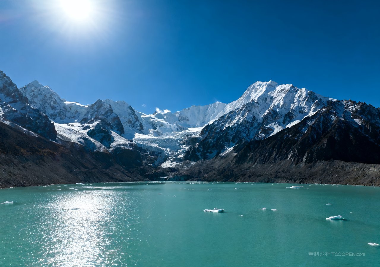 群山天空湖泊山峰唯美山水风景自然