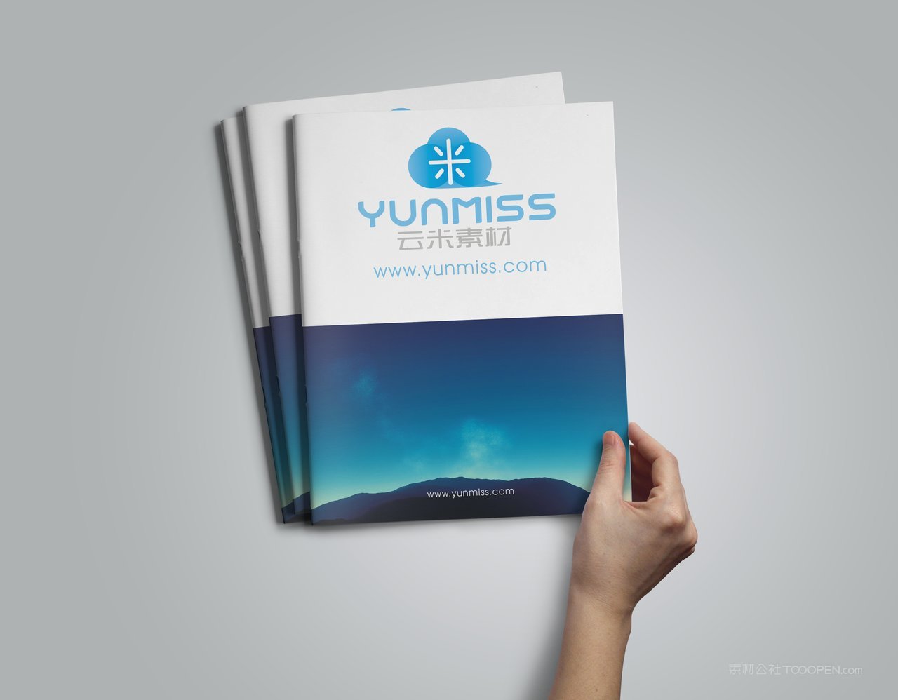 手持画册样机 (4)