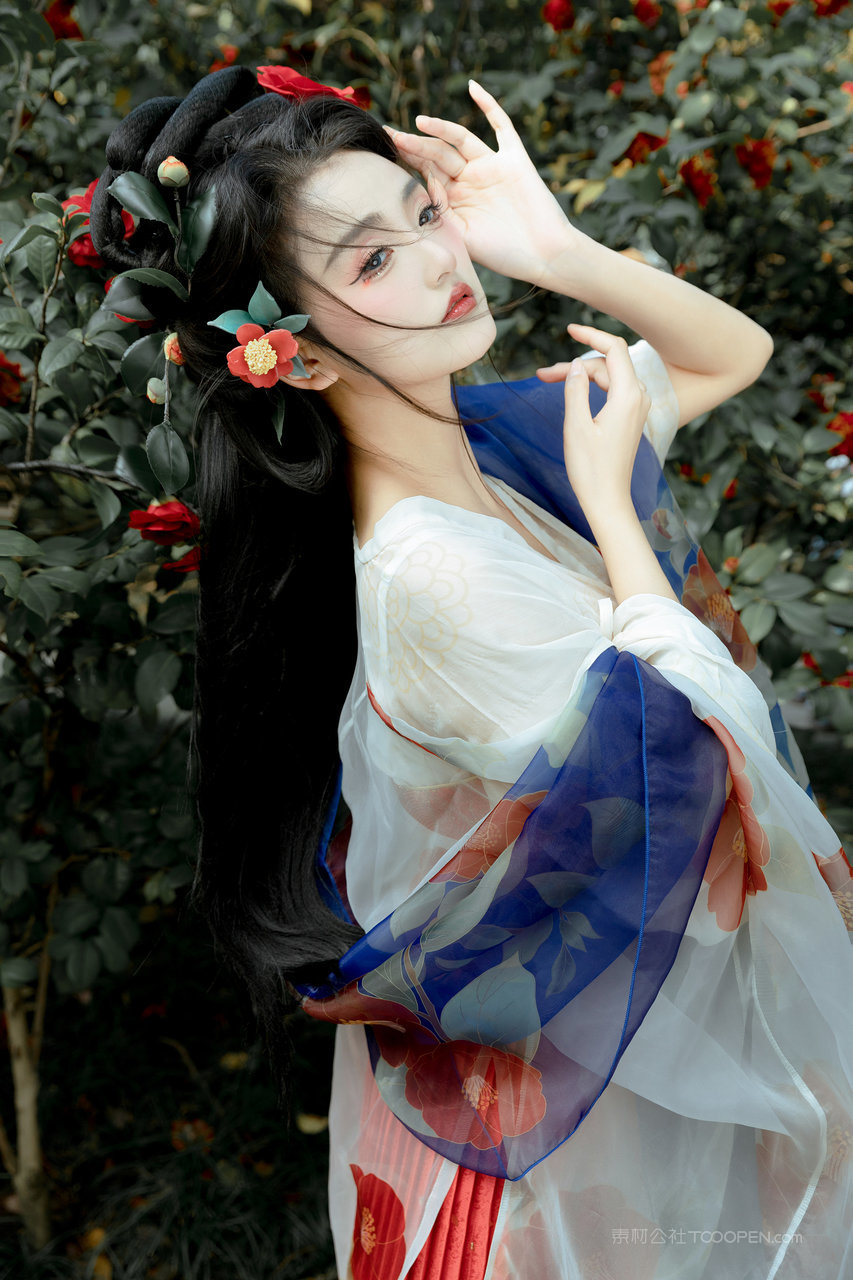 国产古风汉服美女唯美艺术照摄影图片