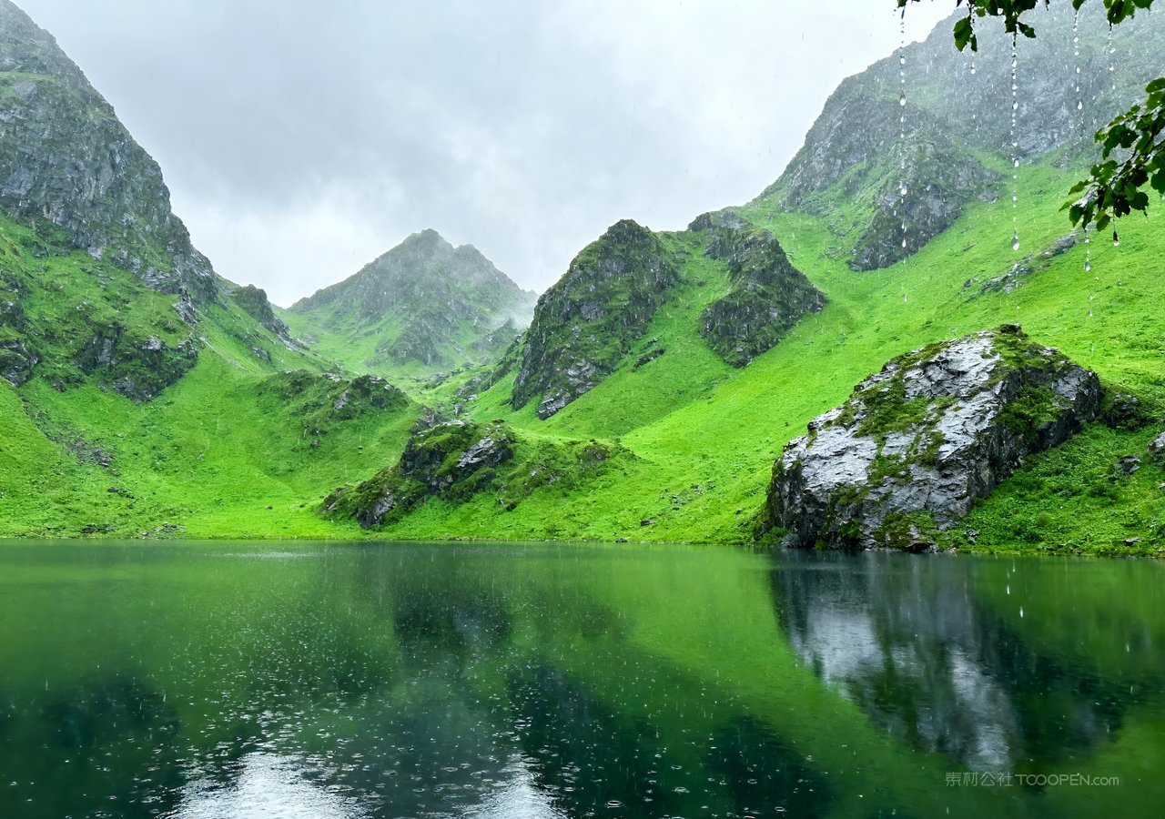 群山山峰天空风景唯美山水湖泊