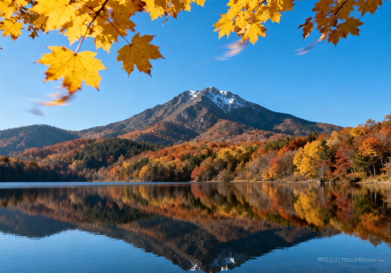山水山峰意境唯美天空湖泊秋天