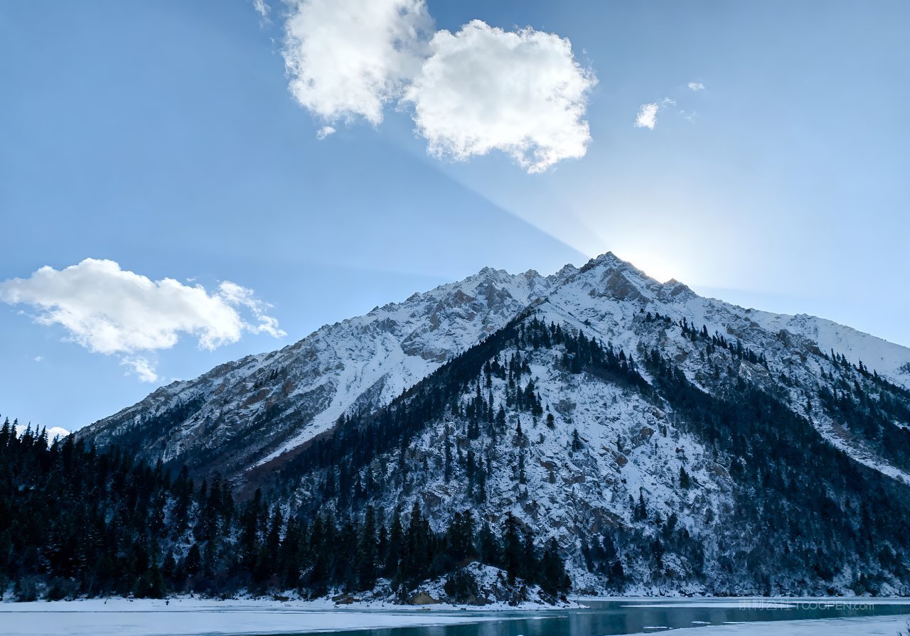 雪景山峰河流山水冬天唯美风景冬季