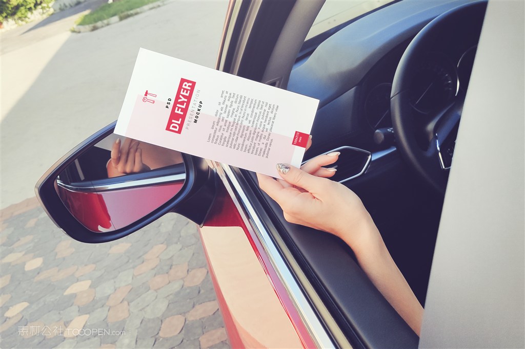 手持传单海报样机模板