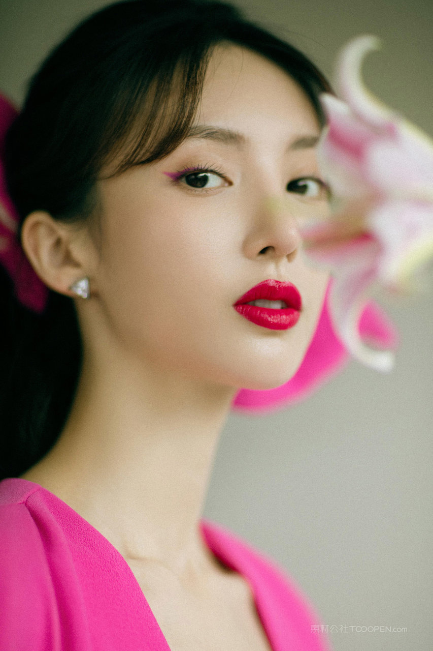 国内美女明星图片库金晨写真图片