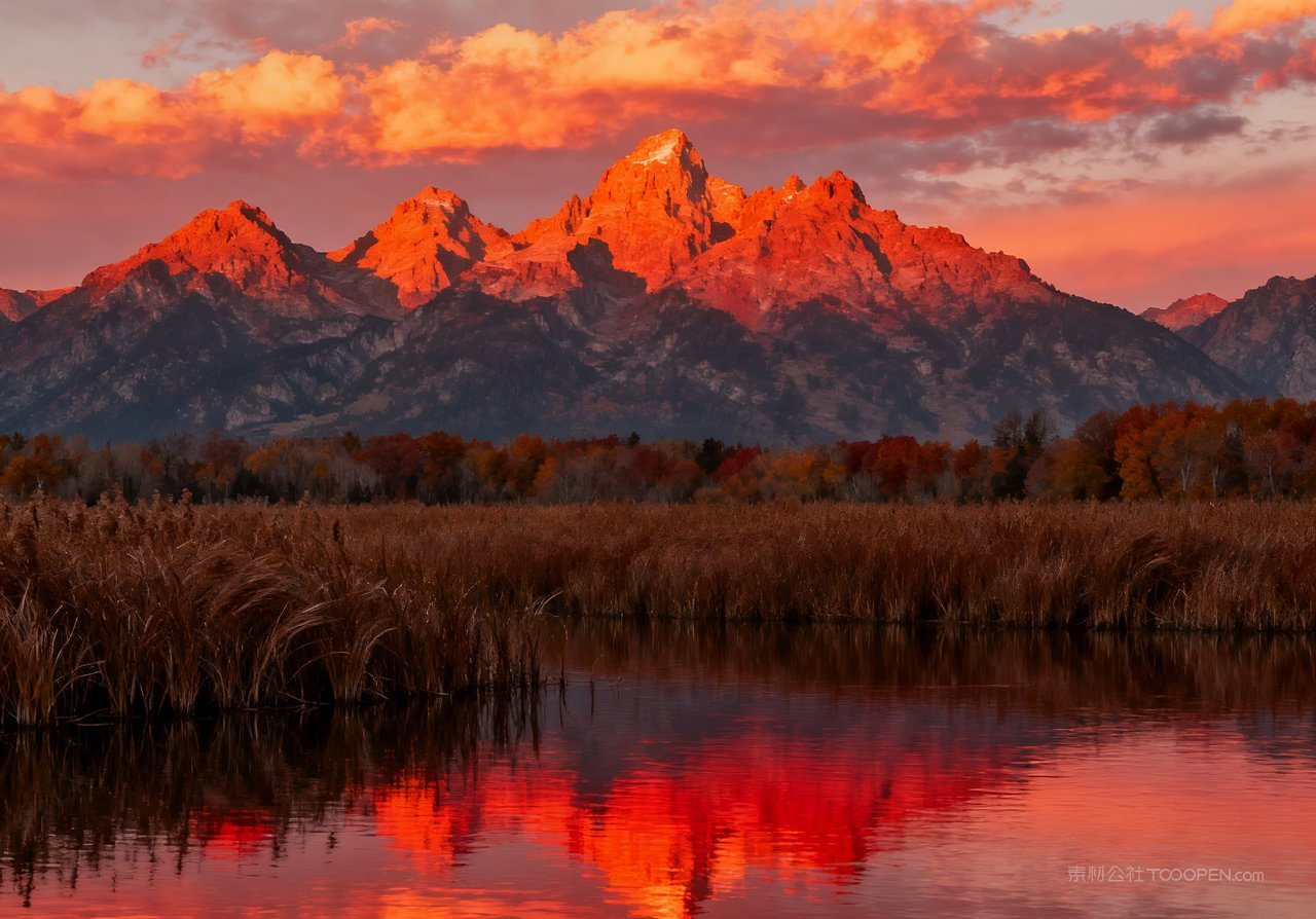 秋天天空山峰意境山水湖泊唯美