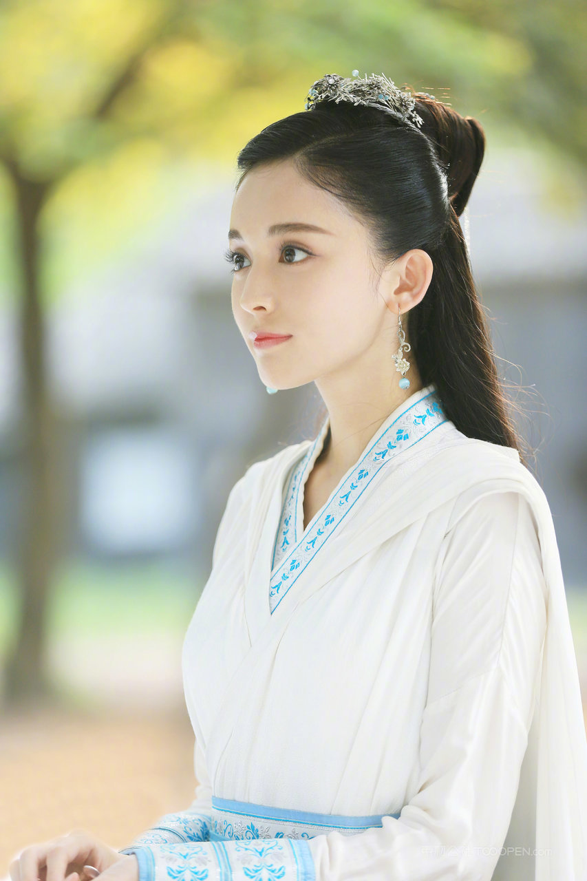 新疆美女明星古力娜扎古装艺术照壁纸图片大全