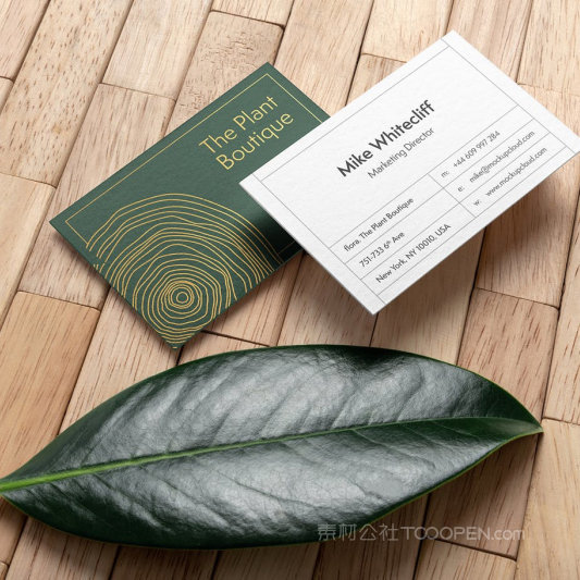 木板上的名片正反面贴图样机