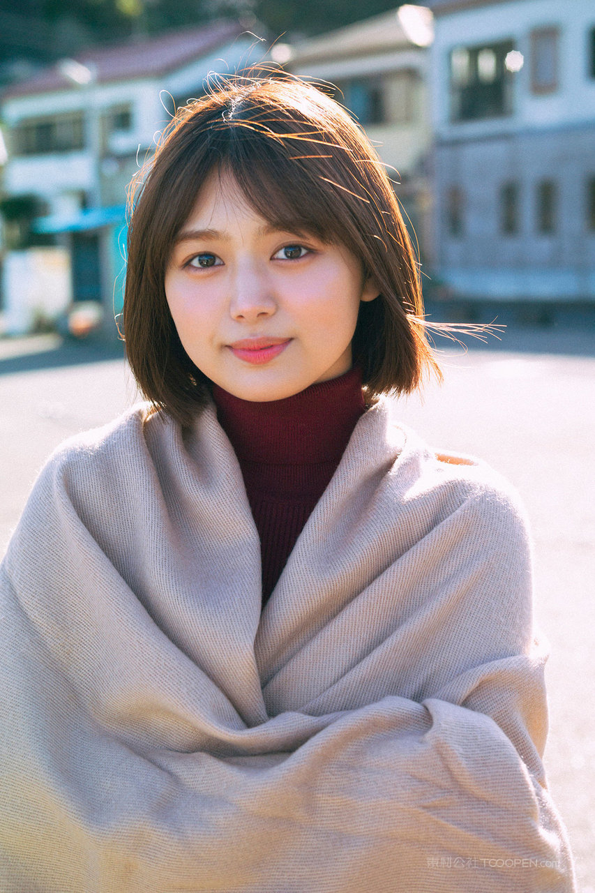 短发美女模特街拍图片