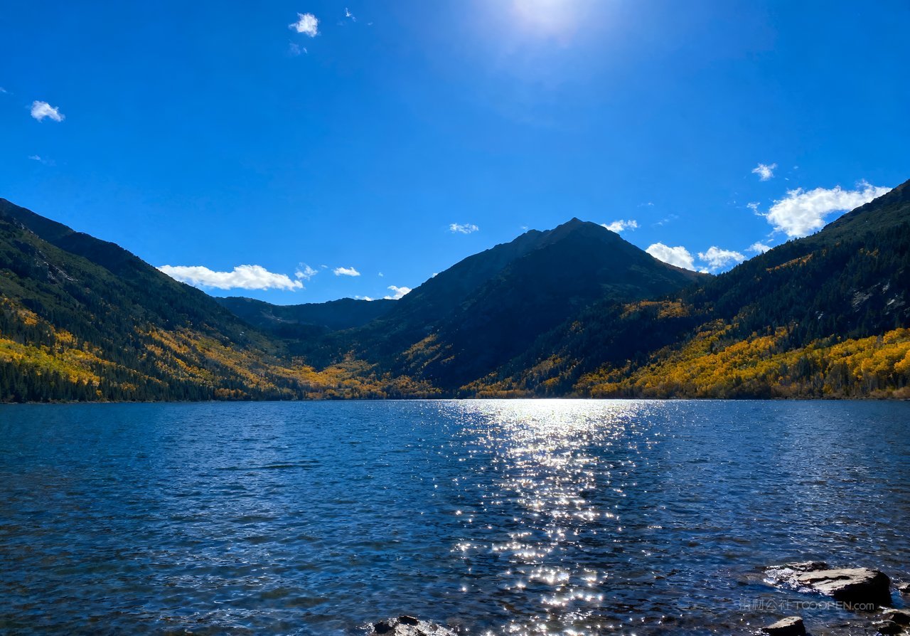 湖泊山峰意境山水天空青山唯美秋季