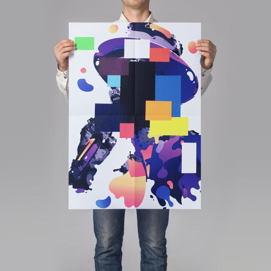 手执高清装饰画商业海报样机