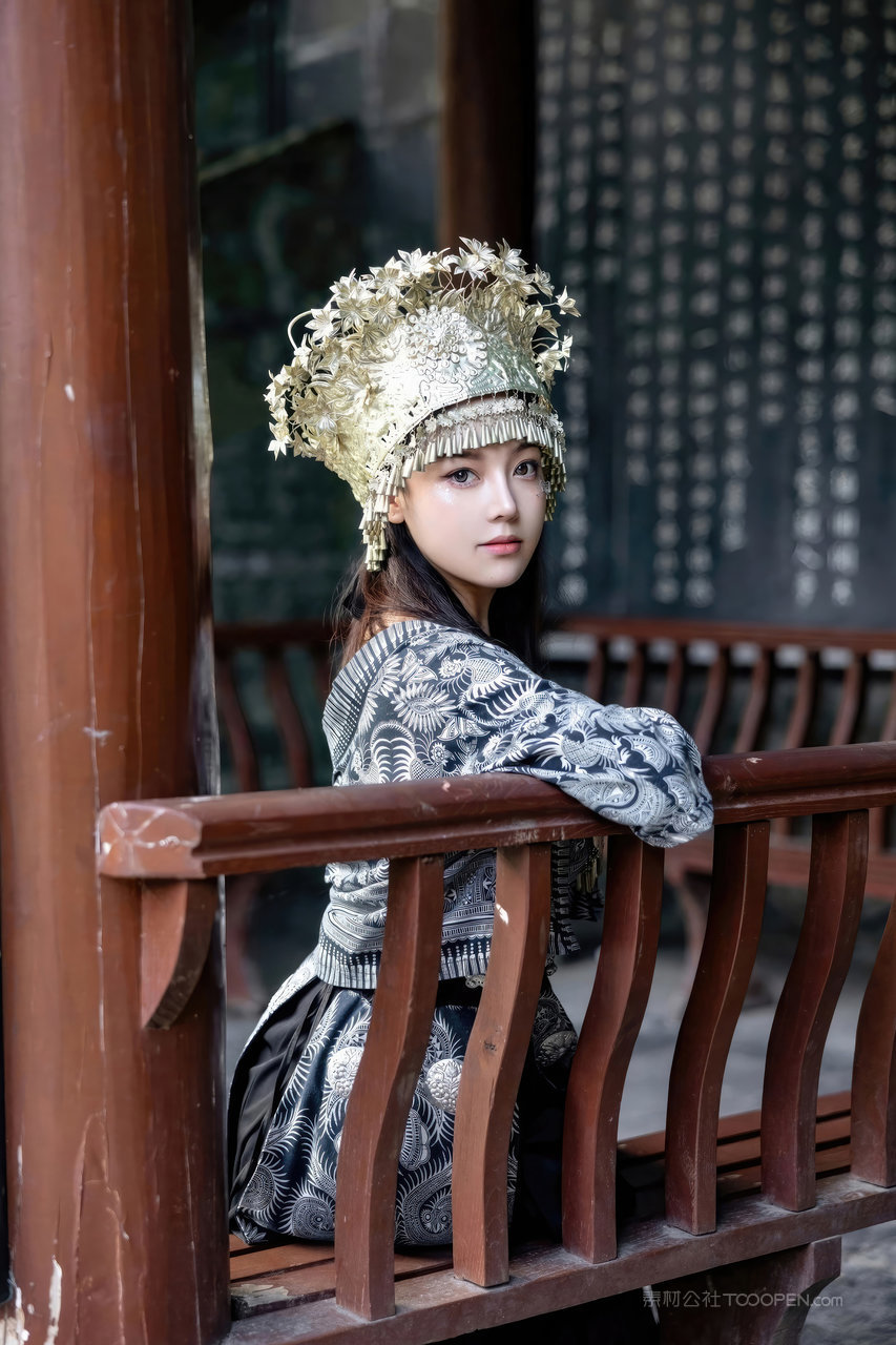 身材苗条的苗族美少女高清手机壁纸图片大全