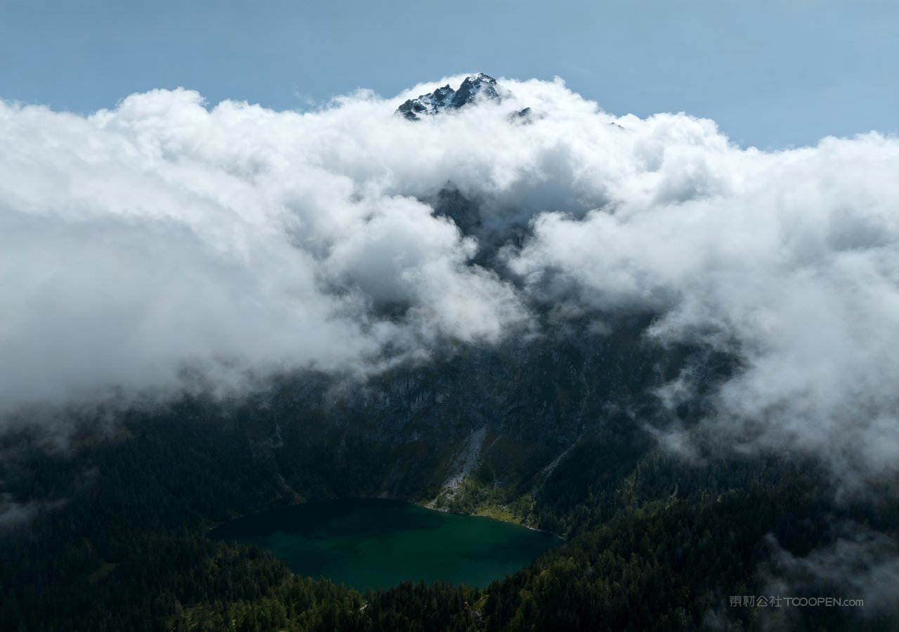 唯美天空山水湖泊风景群山山峰
