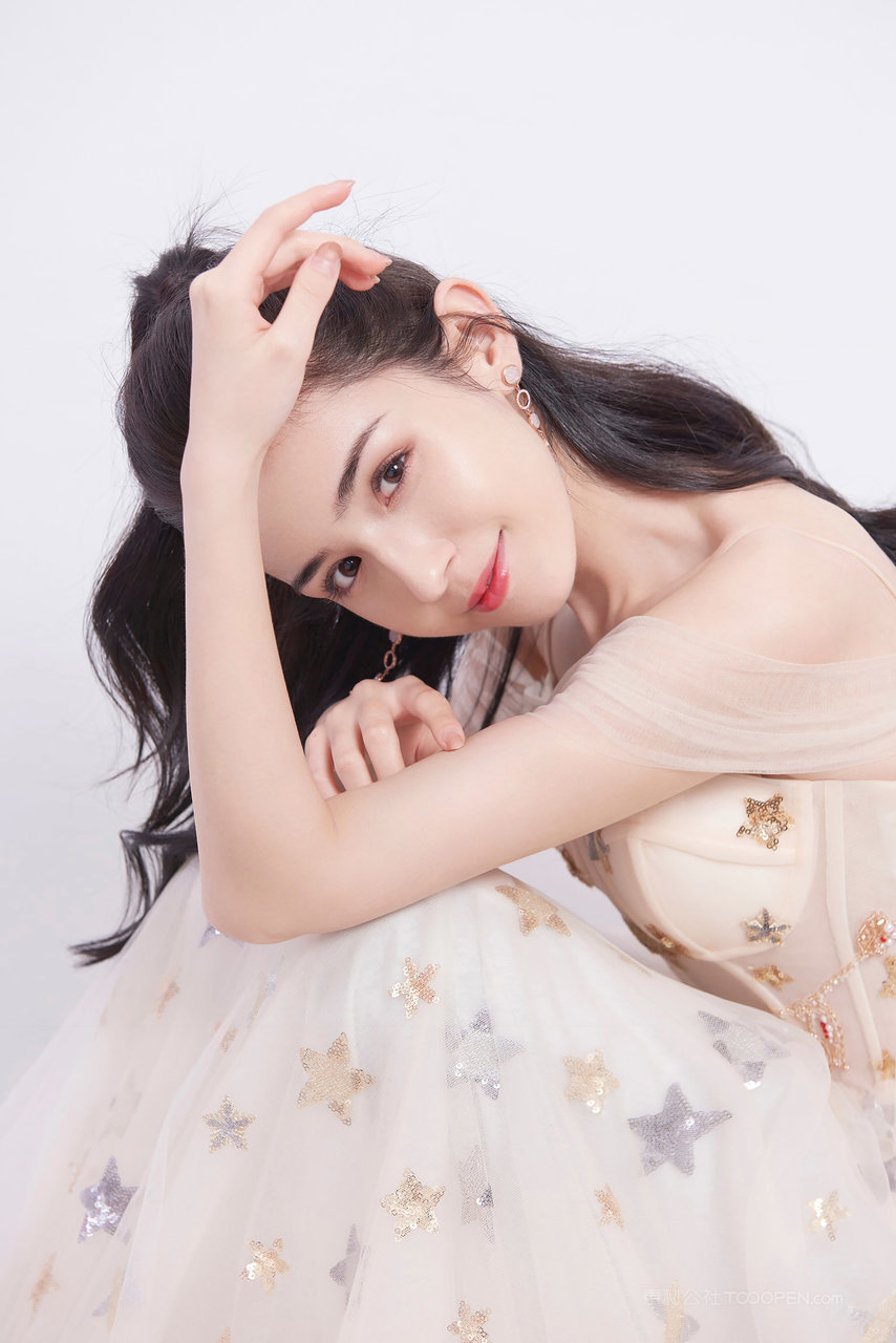 清秀动人美女明星哈尼克孜照片欣赏