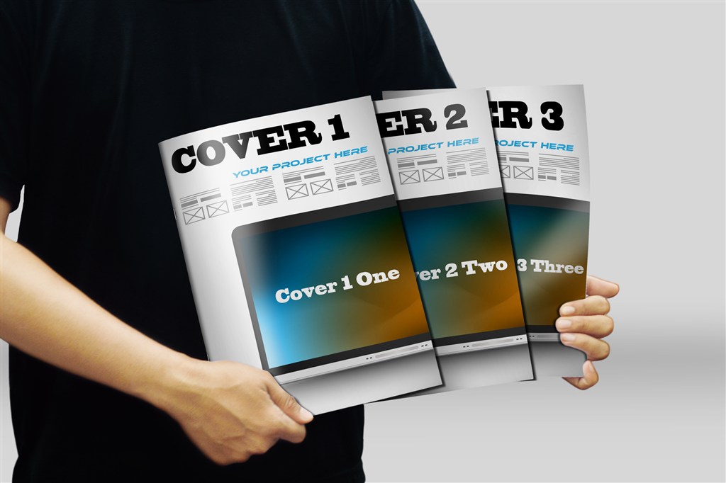手拿杂志宣传册画册样机