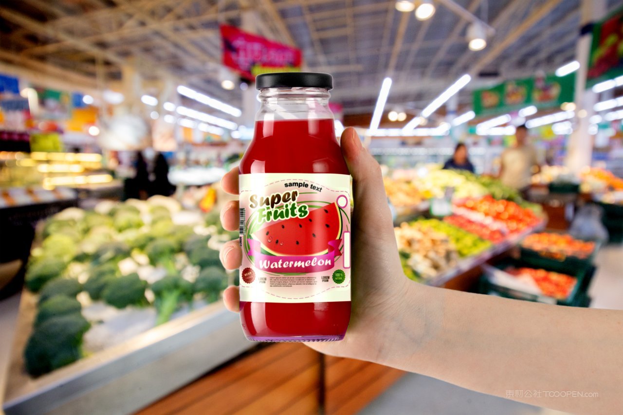 手拿果汁瓶样机