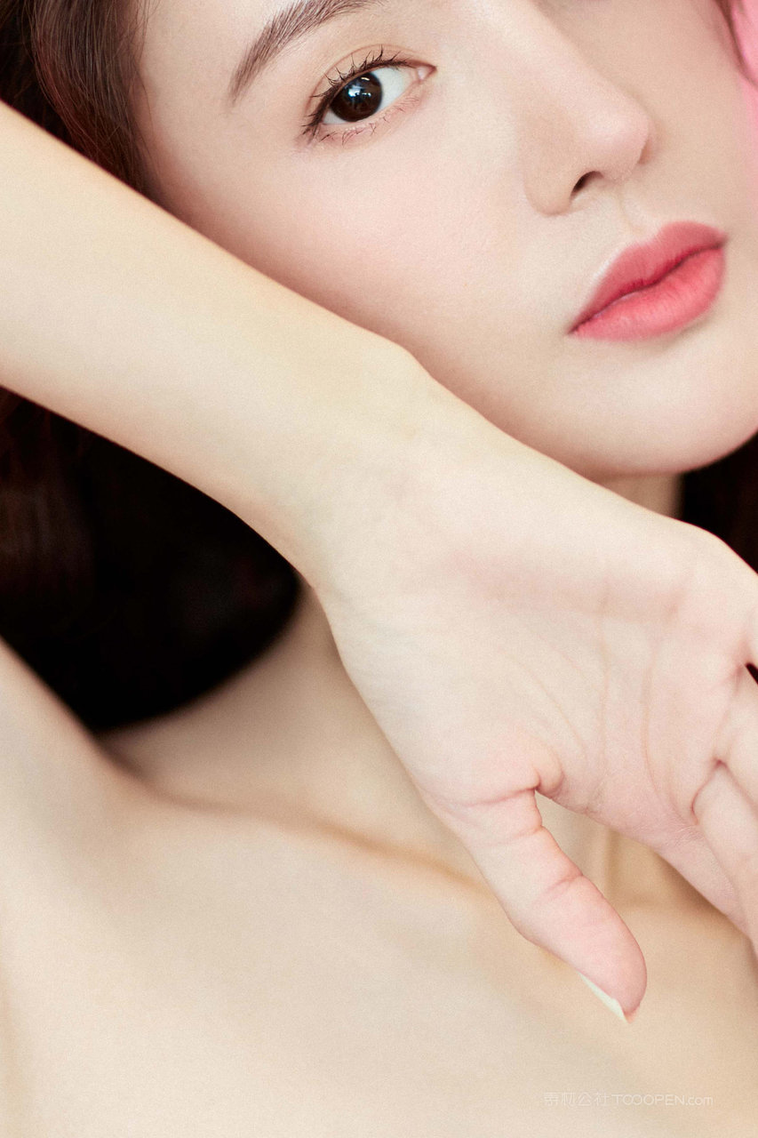 国内美女明星金晨特写图片