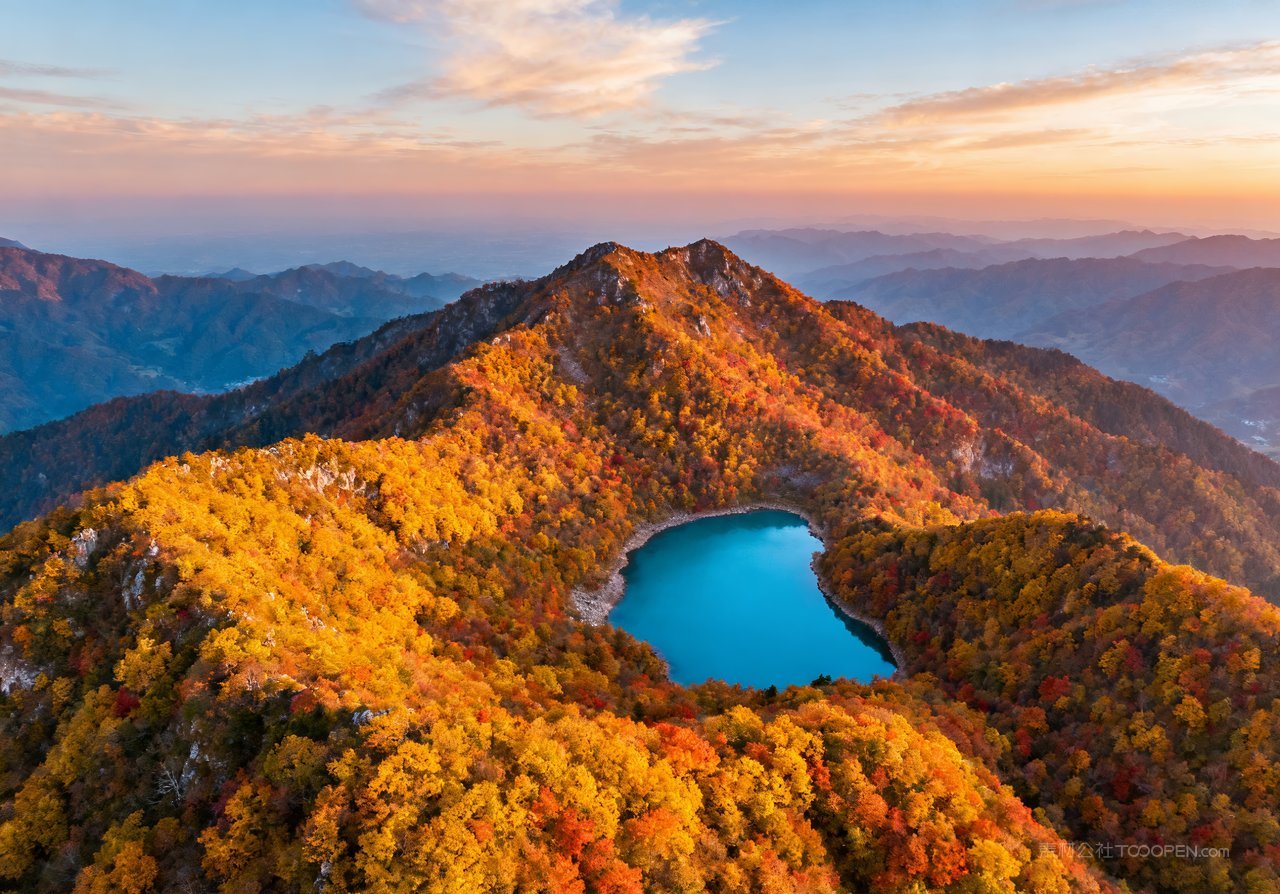 秋天湖泊山水天空唯美意境山峰青山