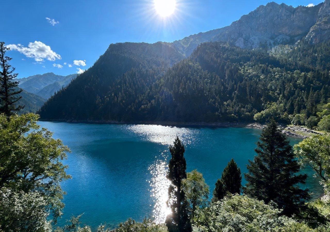 唯美群山湖泊风景山峰山水天空