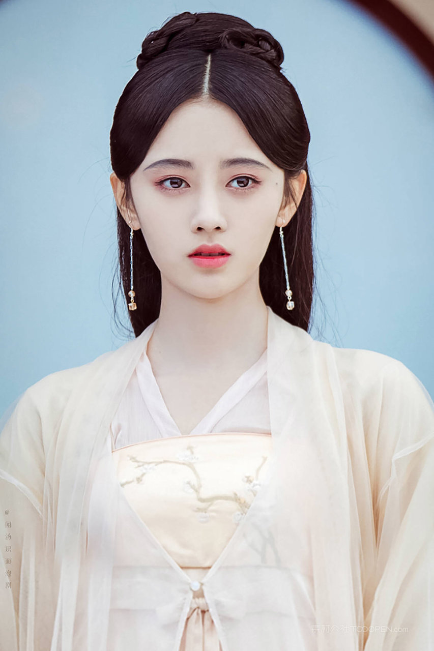 鞠婧祎穿汉服高清艺术照欣赏