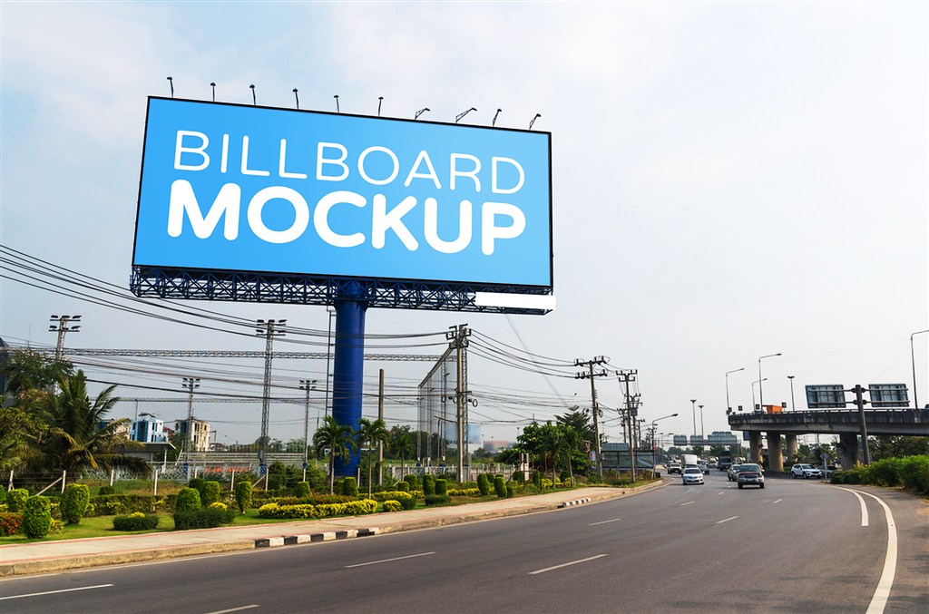 高速公路户外大型T牌广告牌样机图片场景下载