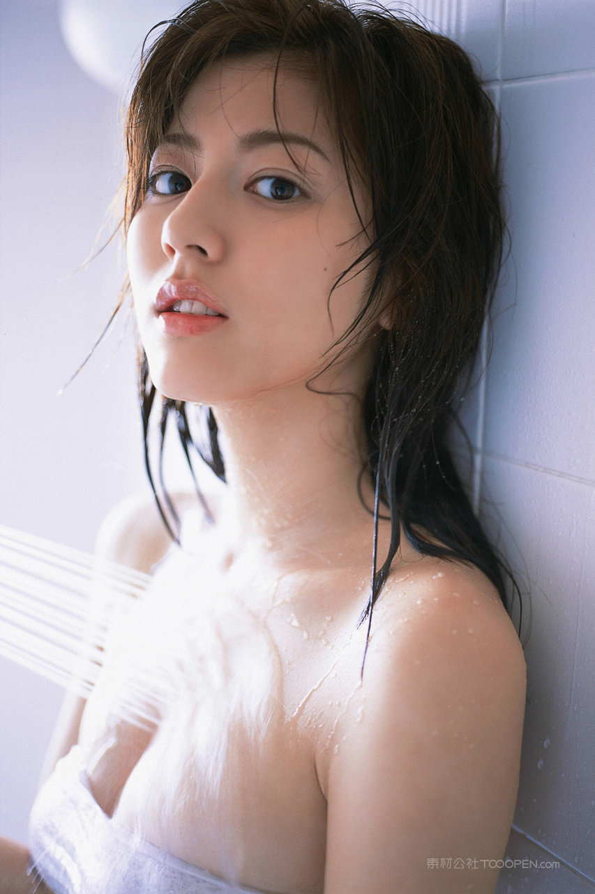 日韩AV在线美女浴室洗澡图片